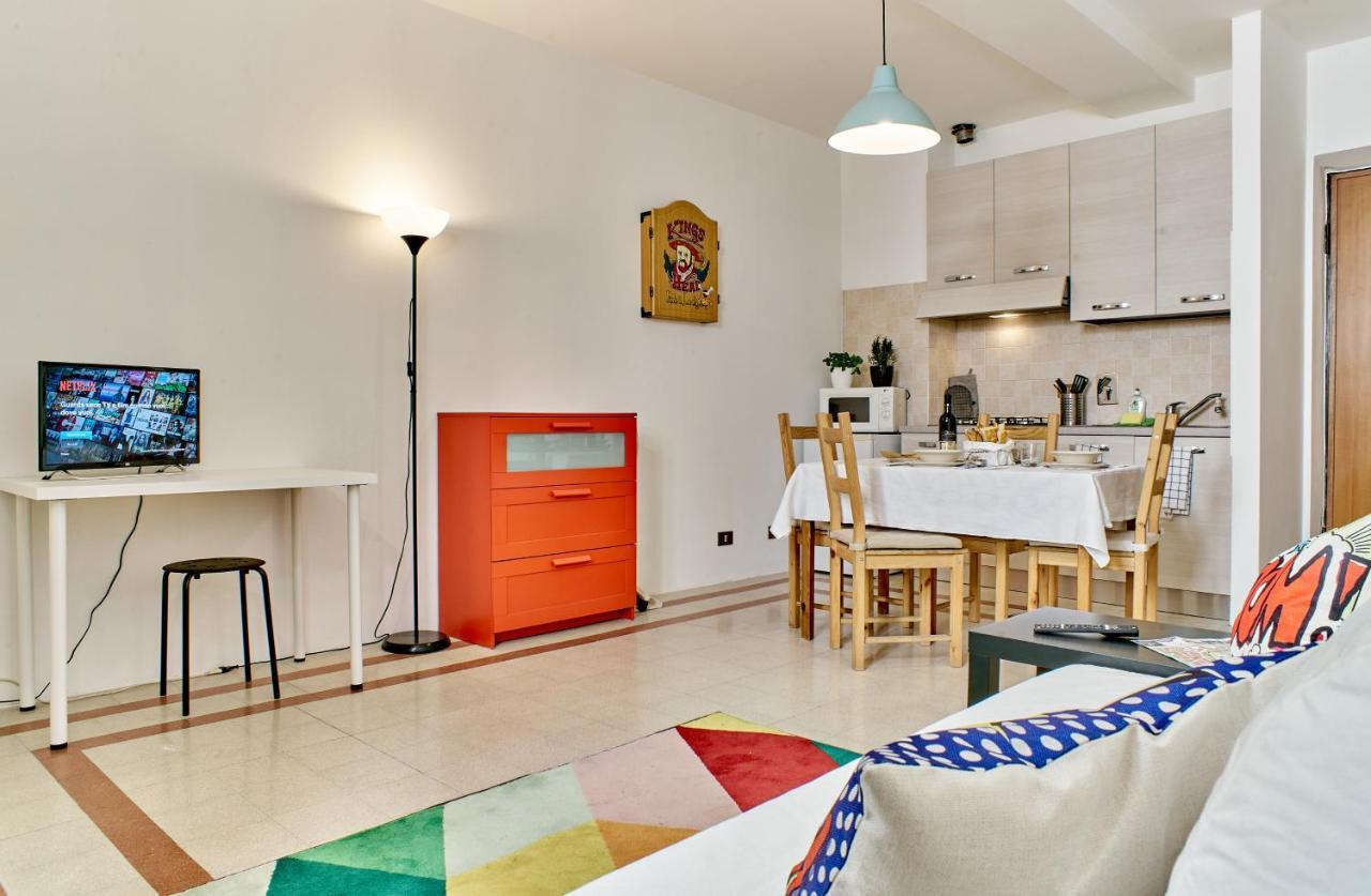 Apartamento Colorato E Vivace Bilocale Lucca Exterior foto